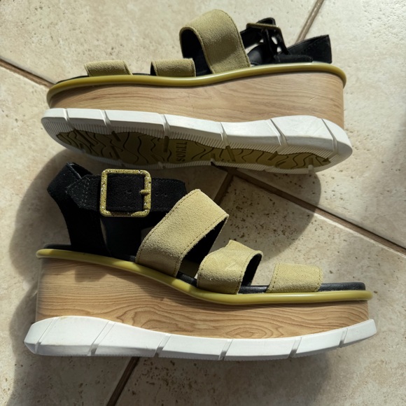 Sorel Shoes - Sorel Sandals - Black and Olive